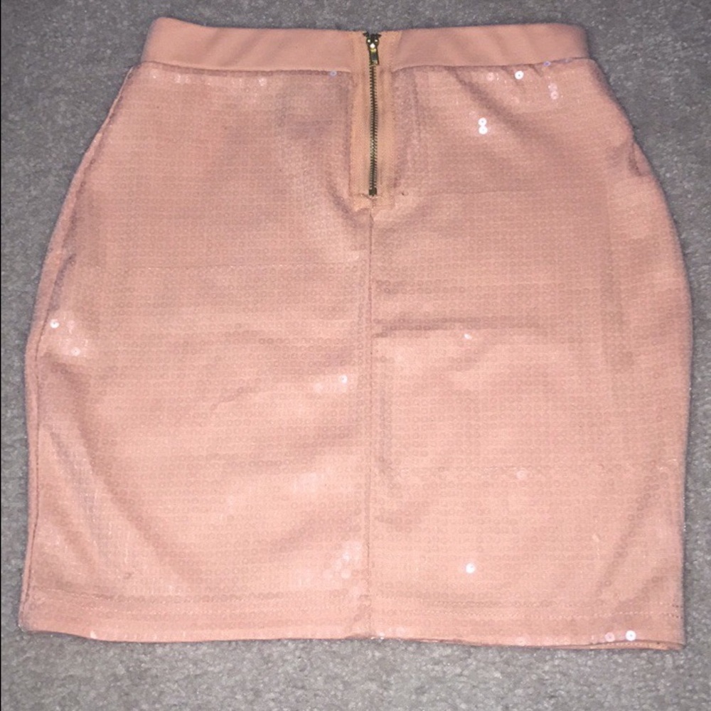 Peach sequin high waisted skirt - Picture 2 of 2