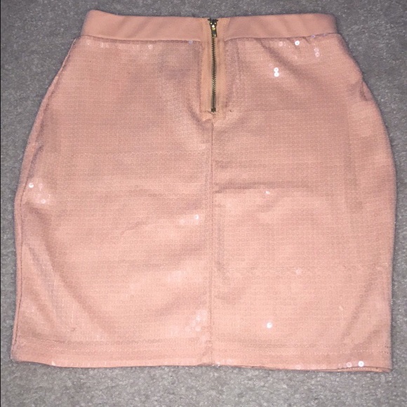 Peach sequin high waisted skirt - Picture 2 of 2