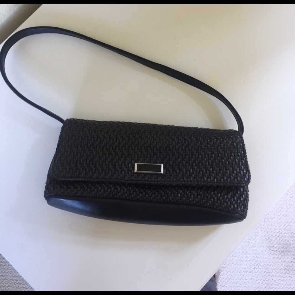 Black wristlet purse in straw