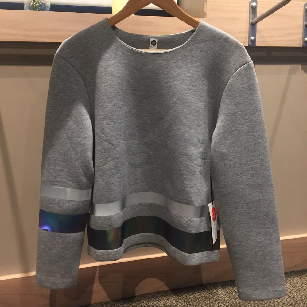 Vimmia Sweatshirt Top NWT