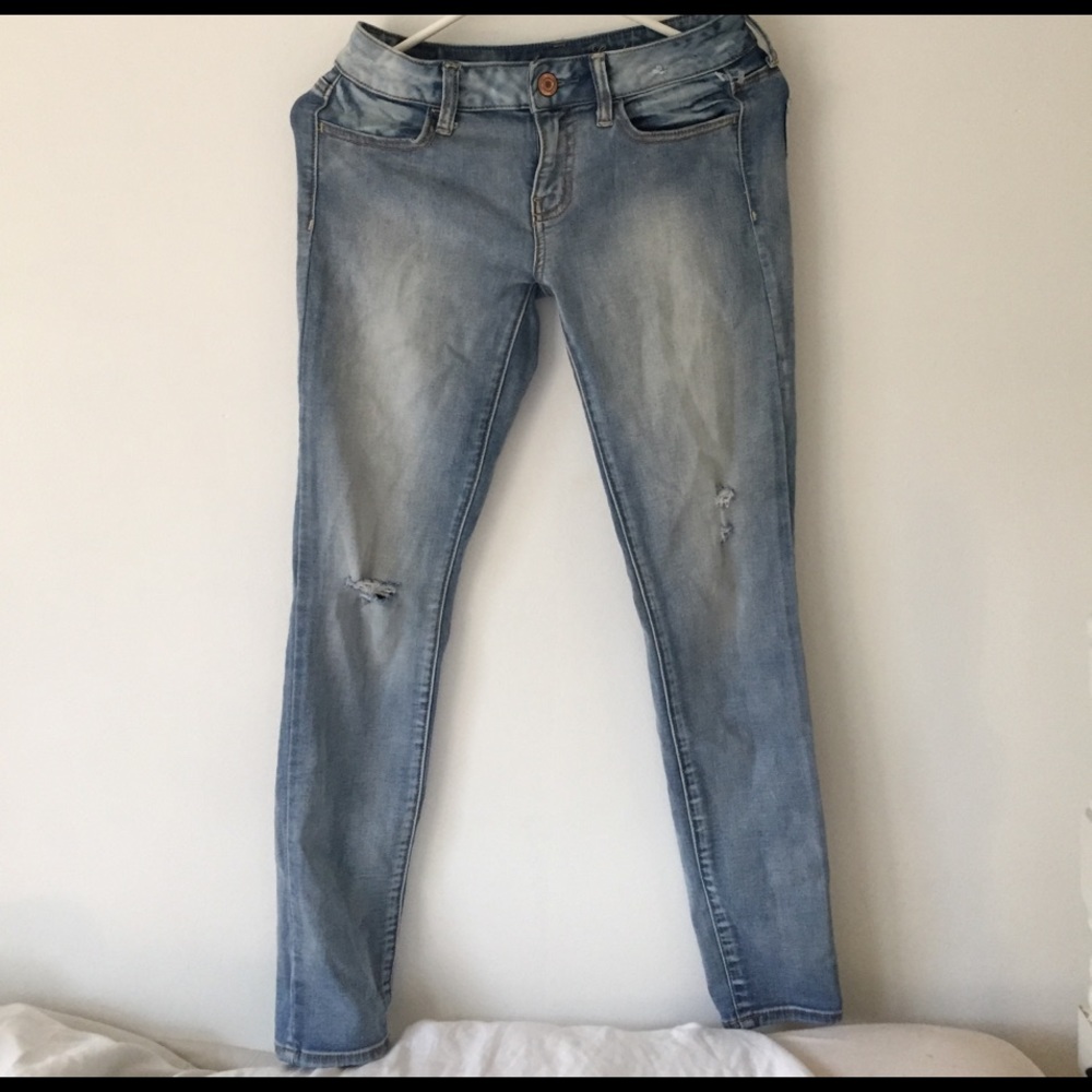 Distressed skinny jeans