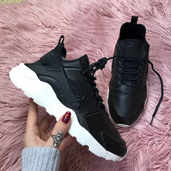 NWT Nike huarache black - Picture 2 of 7
