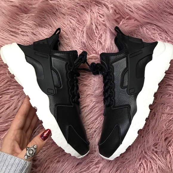 NWT Nike huarache black - Picture 3 of 7
