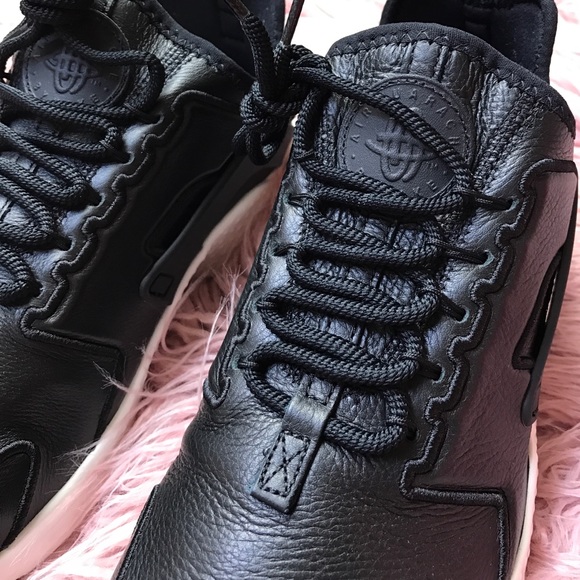 NWT Nike huarache black - Picture 7 of 7