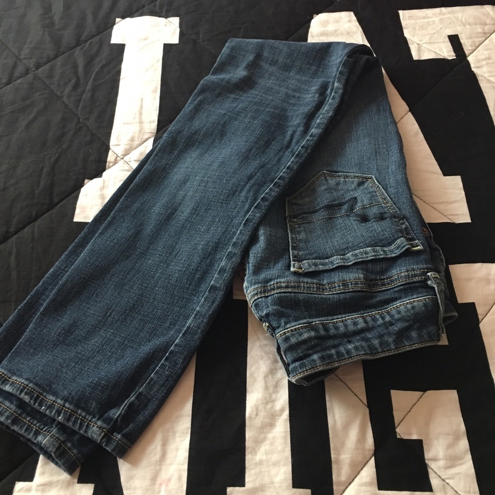 AMERICAN EAGLE JEANS
