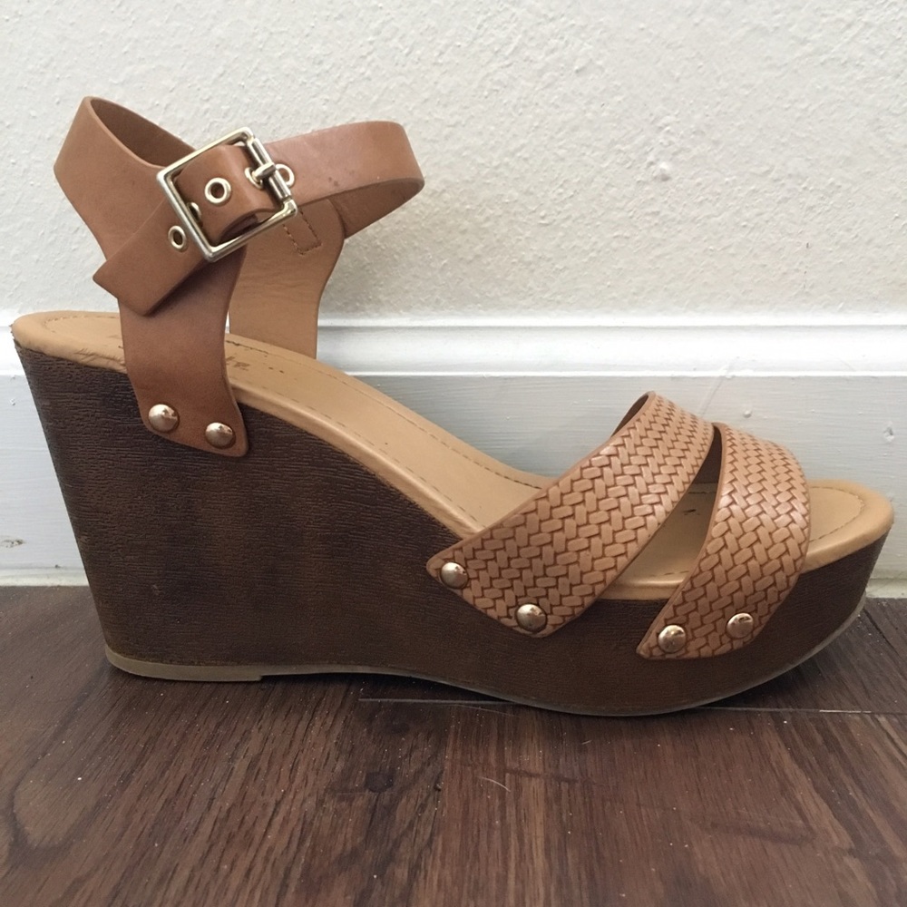 Cute brown wedges!