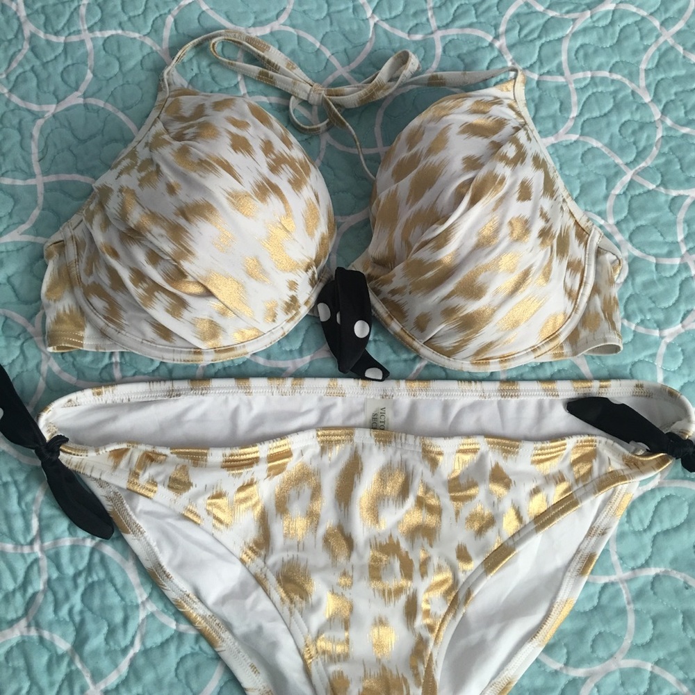 Victoria's Secret bombshell swimsuit