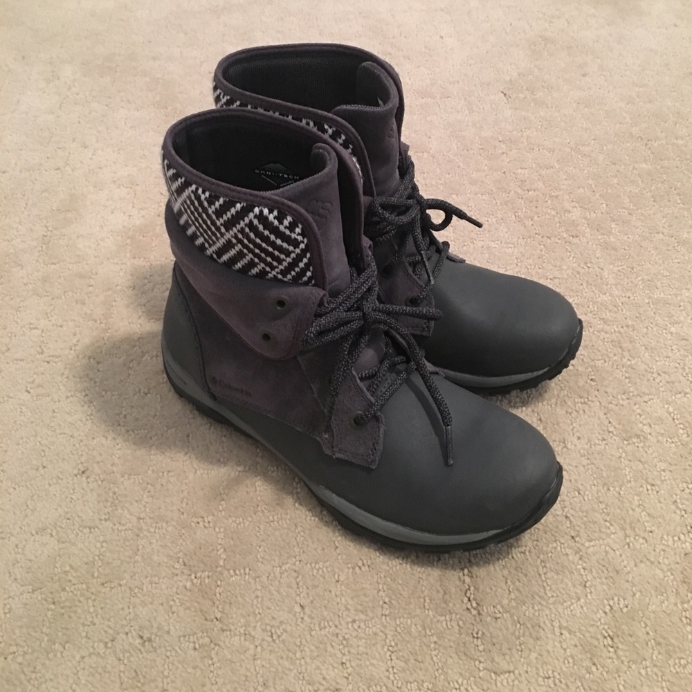 NEVER WORN, NEW Columbia sportswear boots
