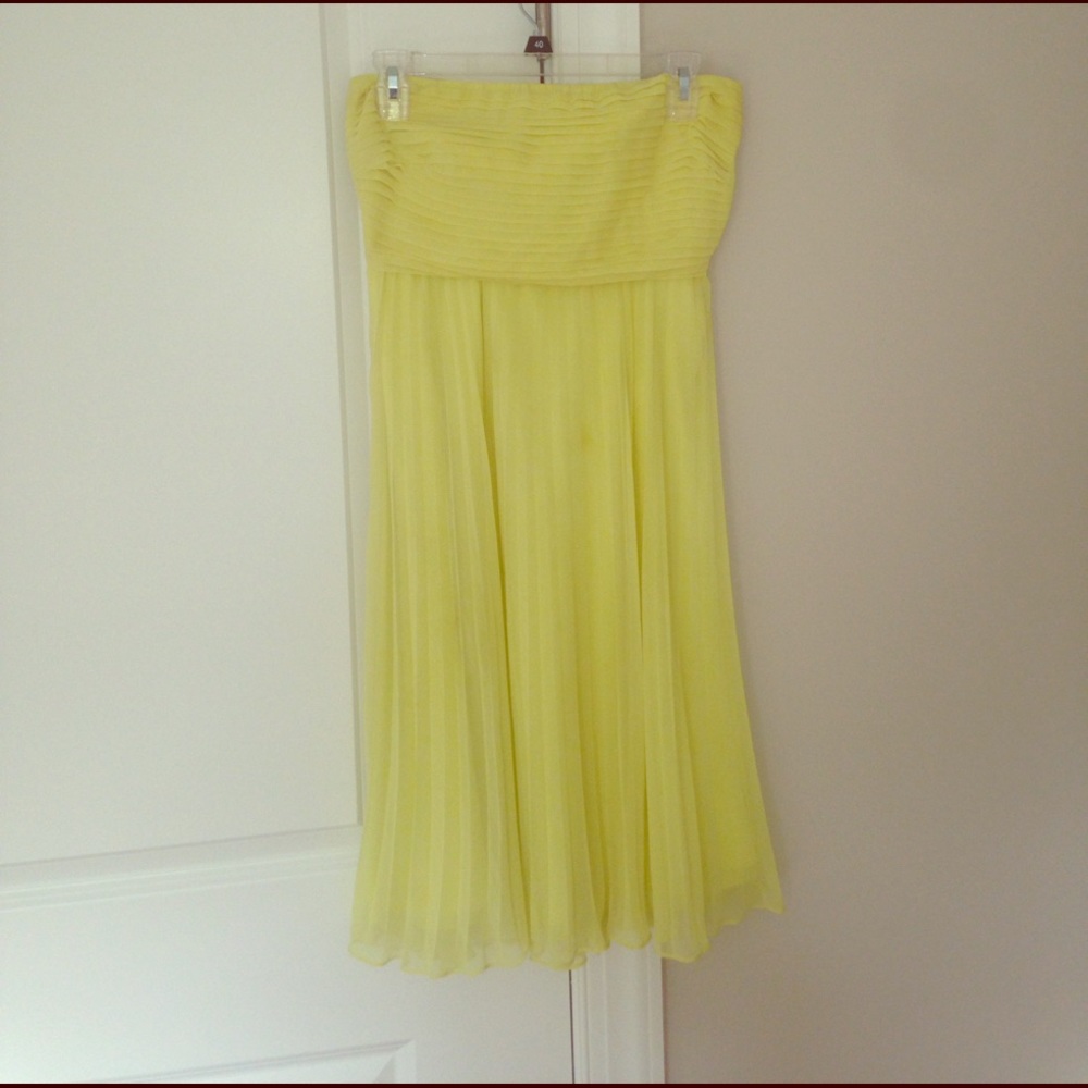 Yellow strapless dress