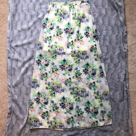 socialite Dresses & Skirts - Socialite floral skirt size Small