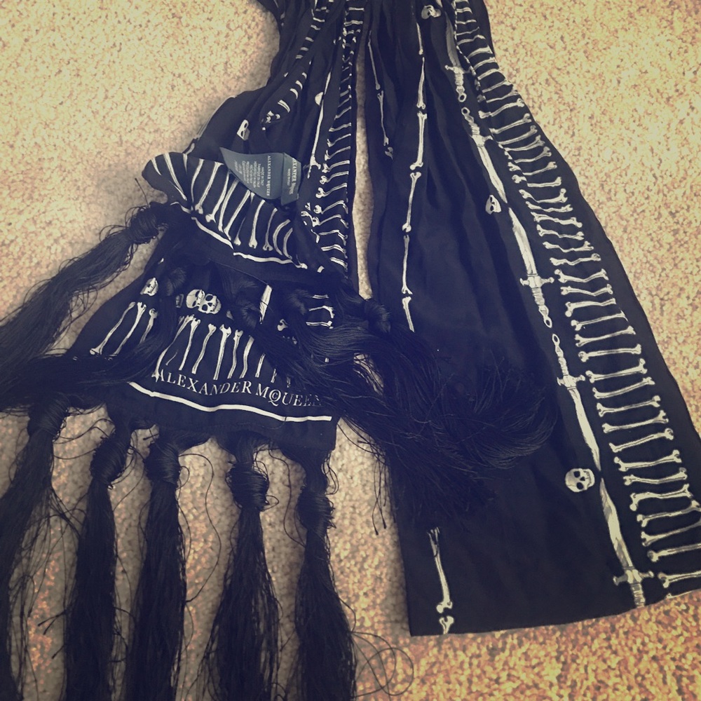 Alexander MQueen Scarf