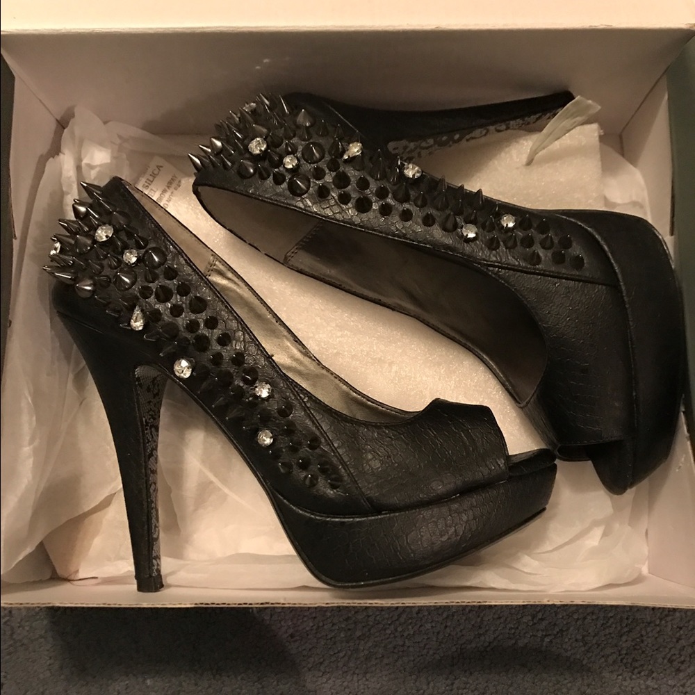 Shi studded heels
