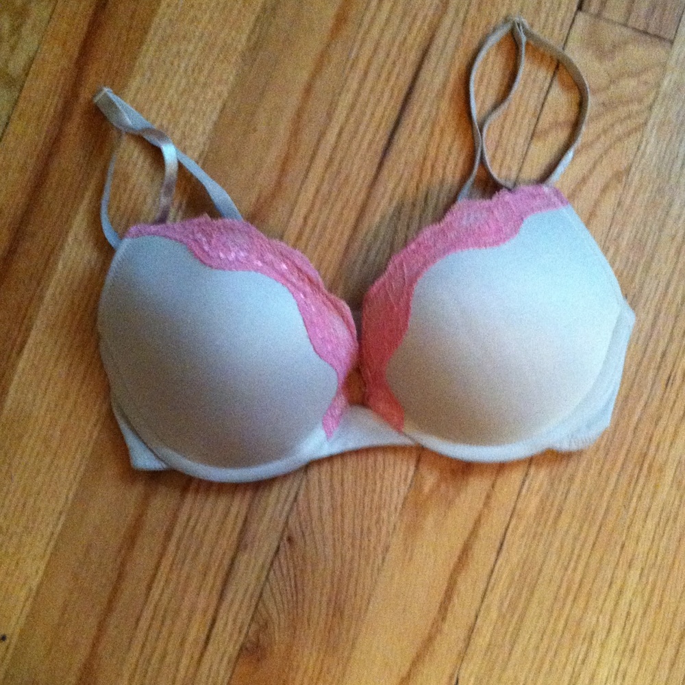 🚫TRADE🚫Nude with pink lace detail push-up bra
