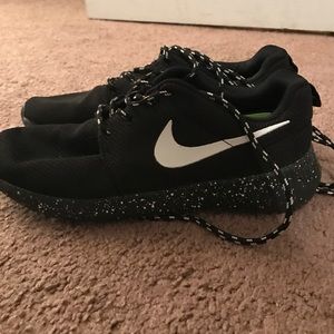 Nike lookalike tennis shoes