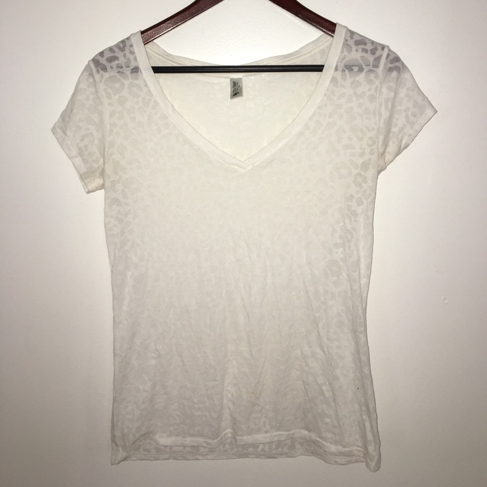 White Illusion v-neck VS tee