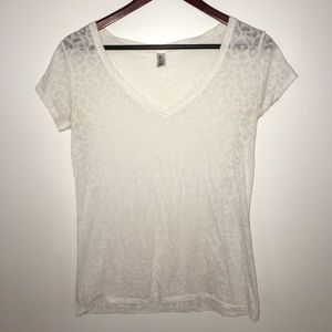 White Illusion v-neck VS tee