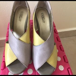 Seychelles Gray and Yellow 7 1/2