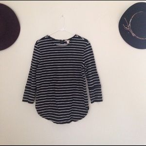 Black and white striped 3/4 sleeve shirt