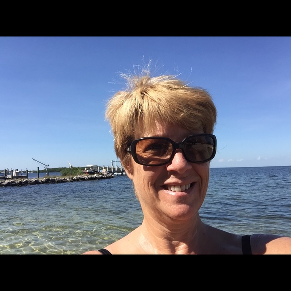 Meet your Posher, Susan - Picture 2 of 2