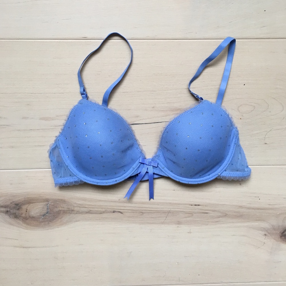 Elle Macpherson blue bra