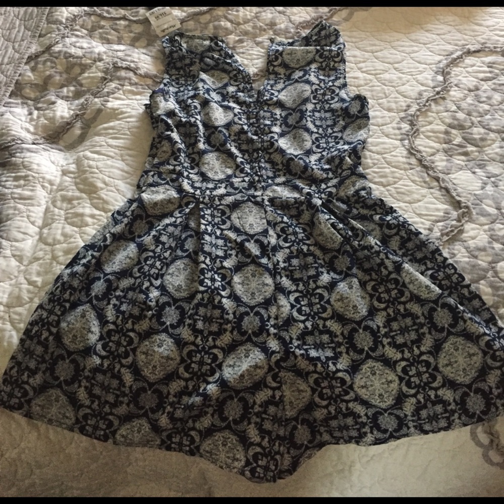 Super cute romper!! - Picture 4 of 4