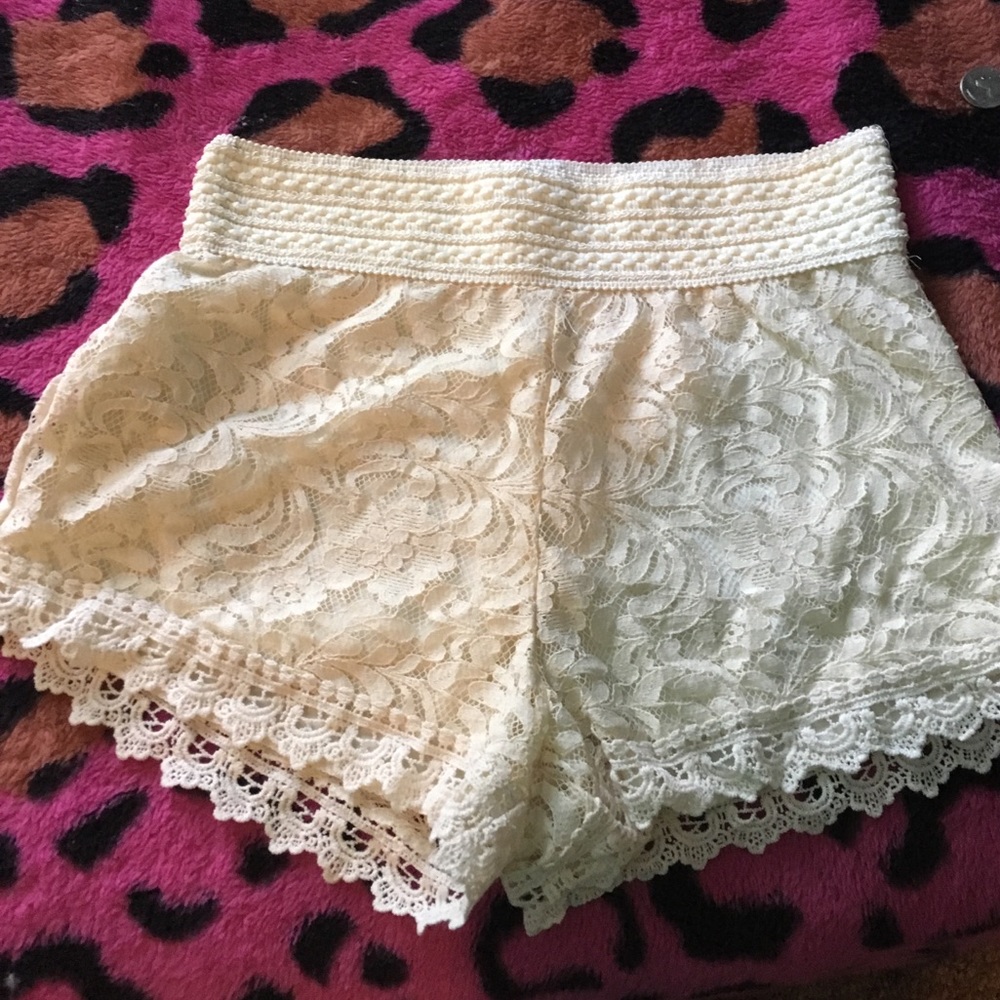 Lace short