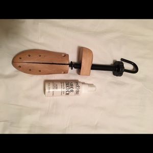 FootFitter Shoe stretcher and stretching agent