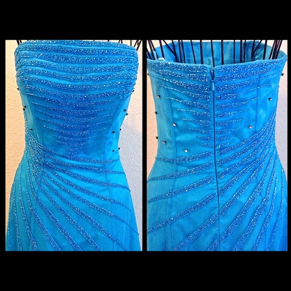 Caché Beaded Formal Dress - Picture 3 of 4