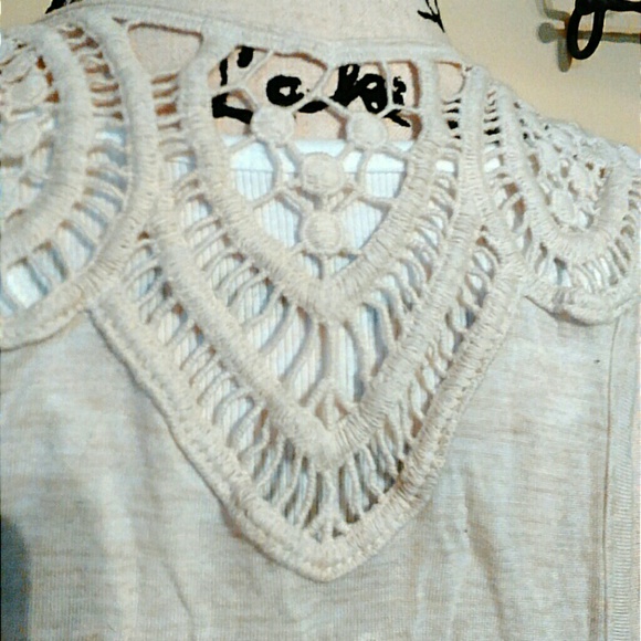 Sleeveless Open Muscle Top - Picture 3 of 3