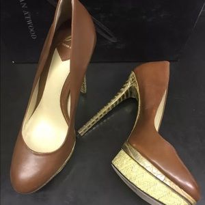 B by Brian Atwood Fontanne Mixed-Media Pump Brown