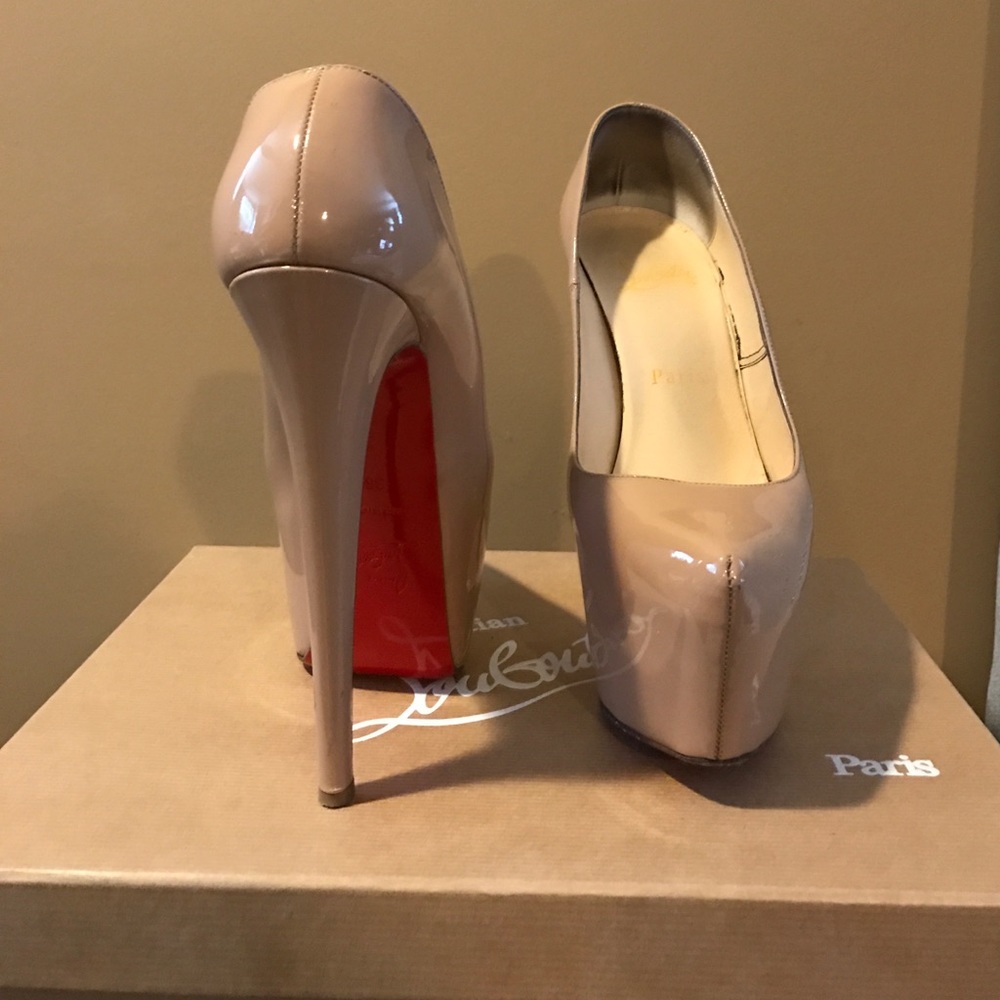 CHRISTIAN LOUBOUTIN Patent Daffodile 160 Pumps