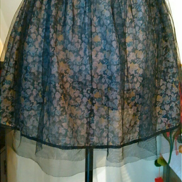 ๐HP๐ Poofy Black Skirt w/ Flower Patterns - Picture 4 of 4