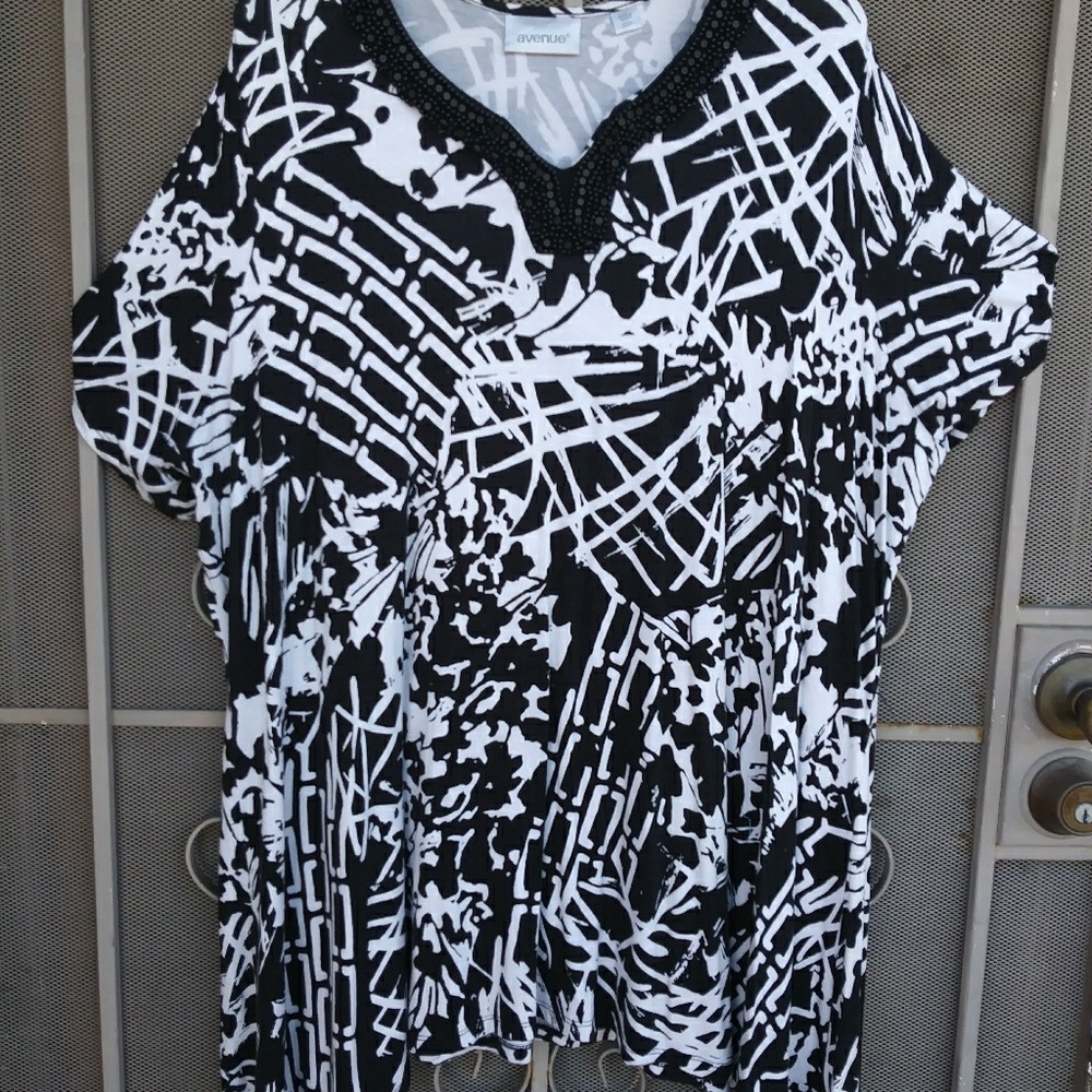 V-Neck Knit Tunic with Beading size 22/24