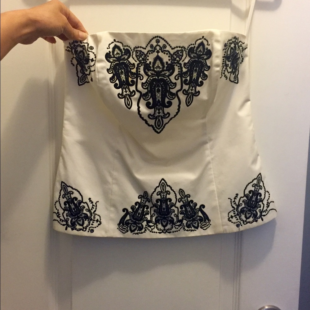 White House Black Market strapless top w/blackbelt