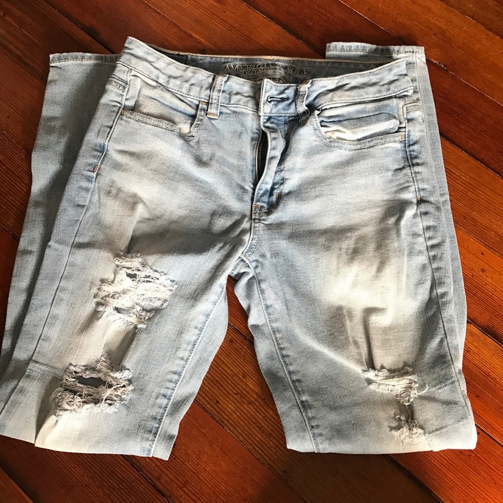 Distressed American Eagle skinny jeans