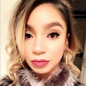 Meet your Posher, Adriana