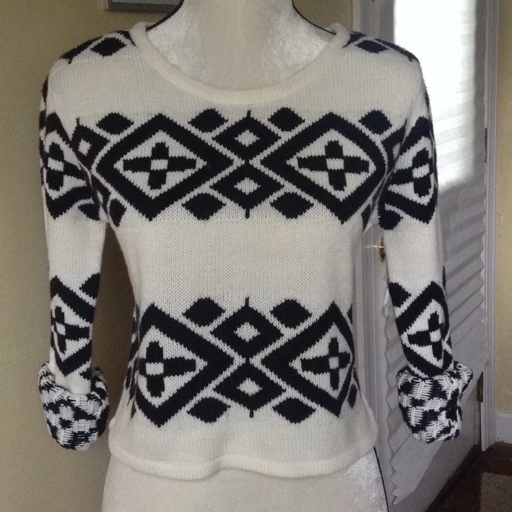 Trendy Printed Crop Sweater