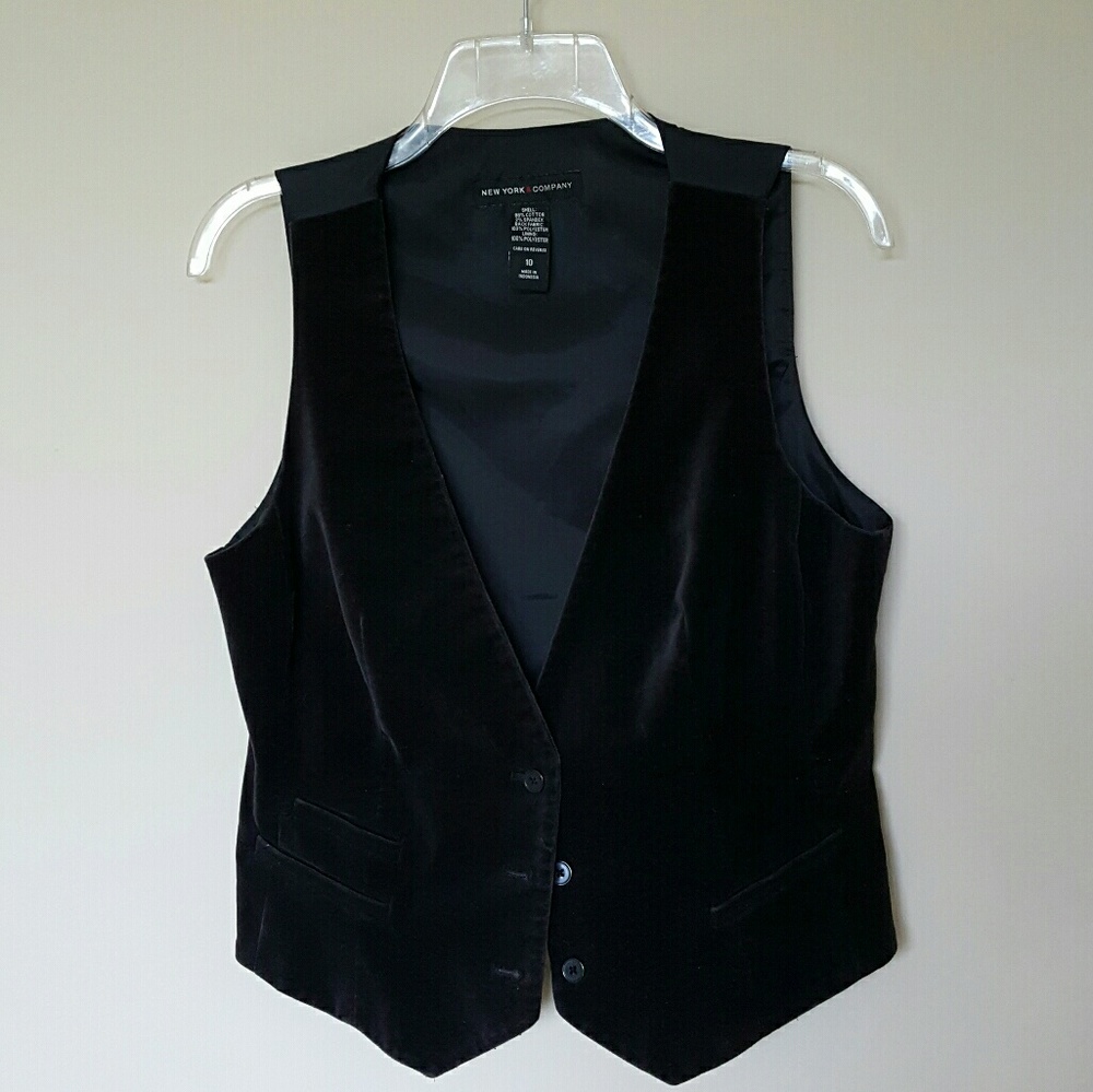 Black Velvet vest NWOT (OFFER BUTTON😊)
