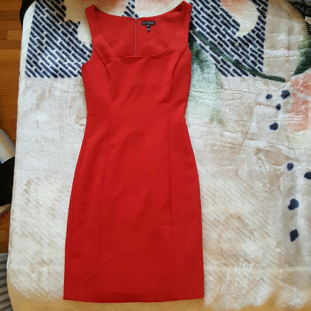 Intermix Designer sleek dress in Red, Petite
