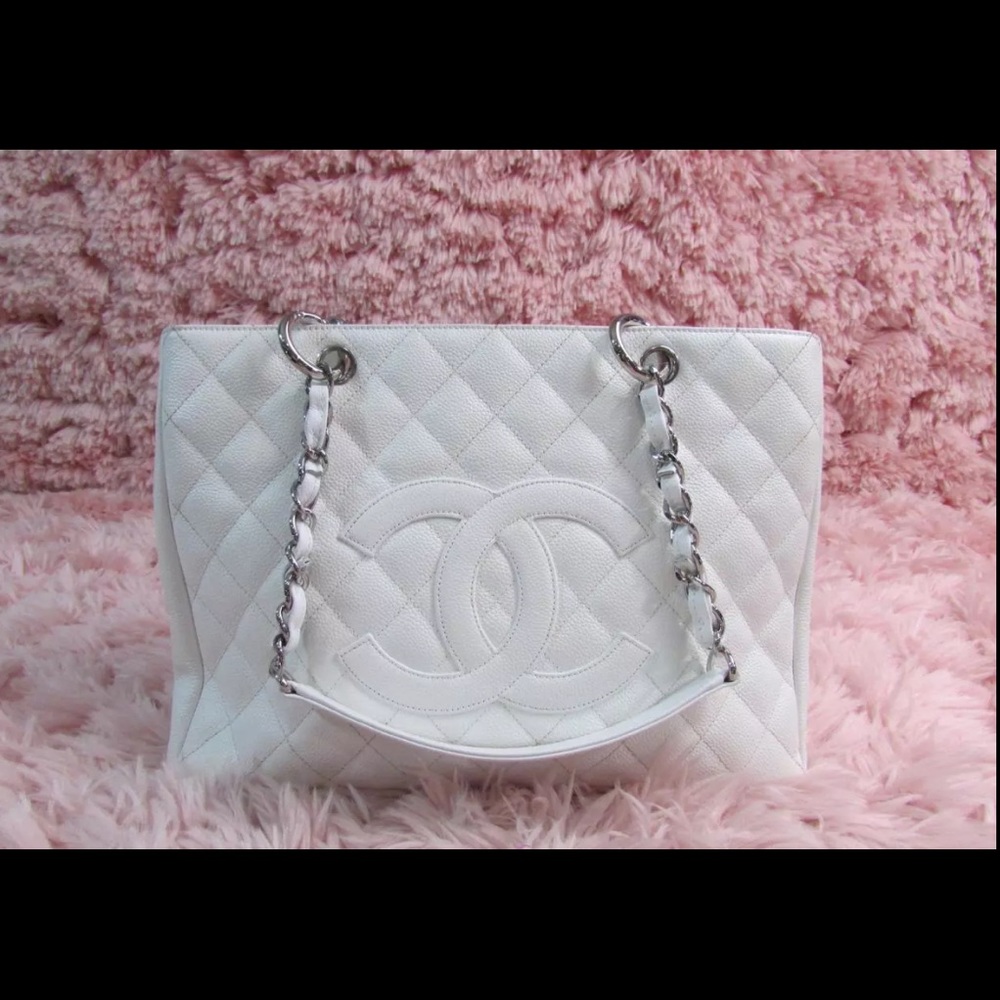 Authentic Chan l Gst white leather silver
