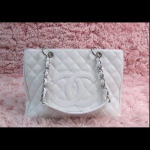 Authentic Chan l Gst white leather silver