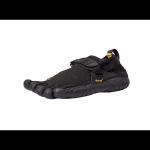 Five finger sneakers