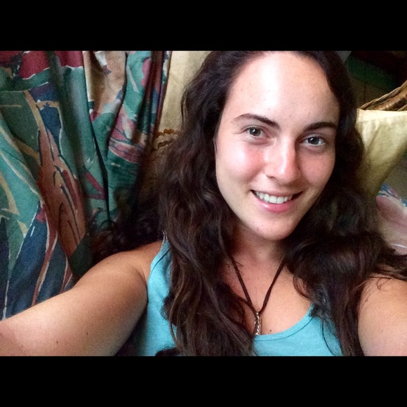 Meet your Posher, Laura - Picture 3 of 3