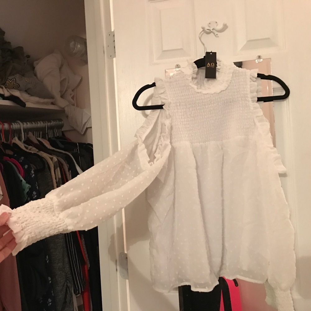 Shoulder cut out blouse