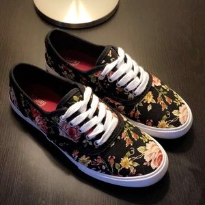 🚨FINAL MARKDOWN!🚨Floral Tennis Shoes