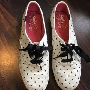 Polka dot black and white taylor swift keds
