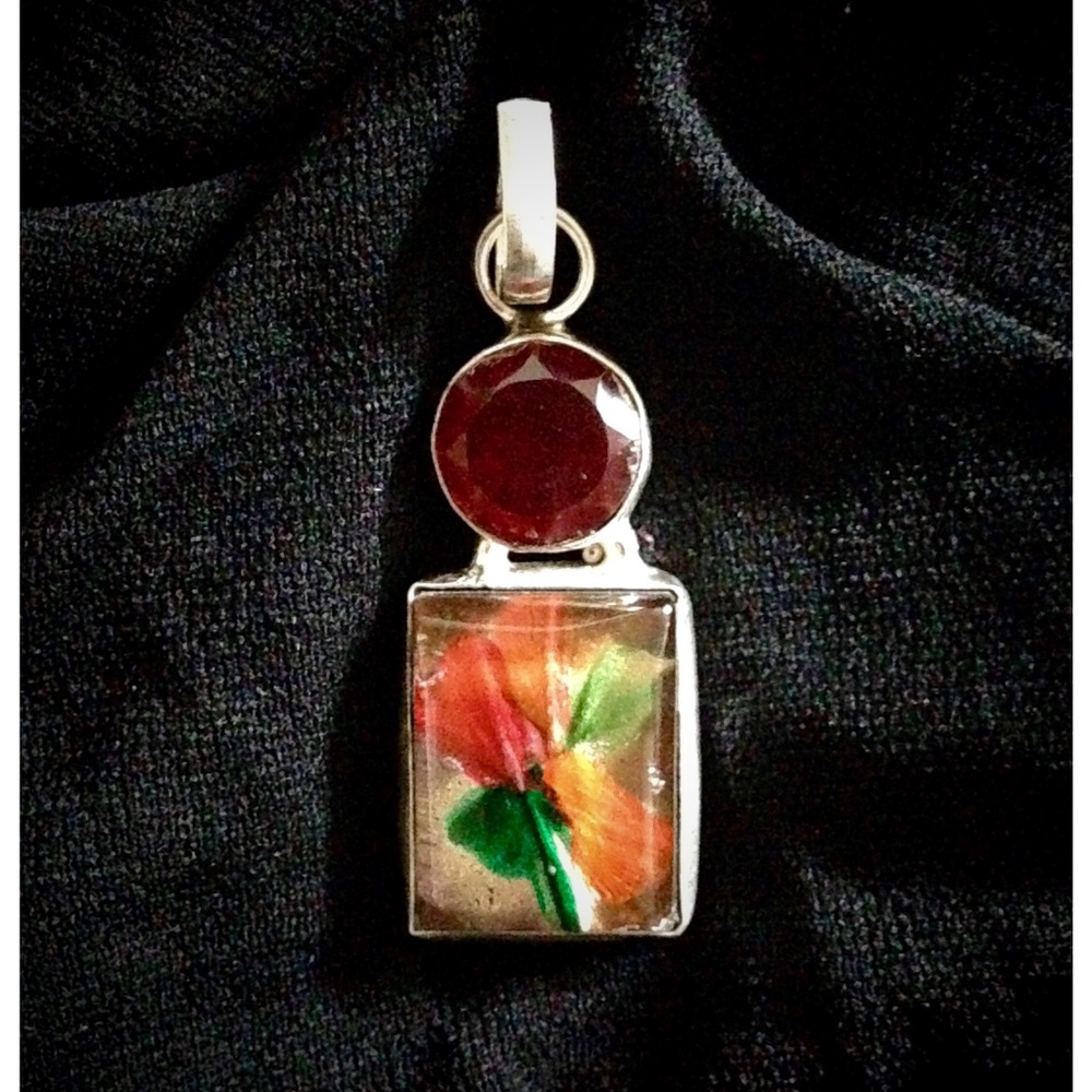 New🍒🍒Sterling Silver Ruby & Flower Pedant