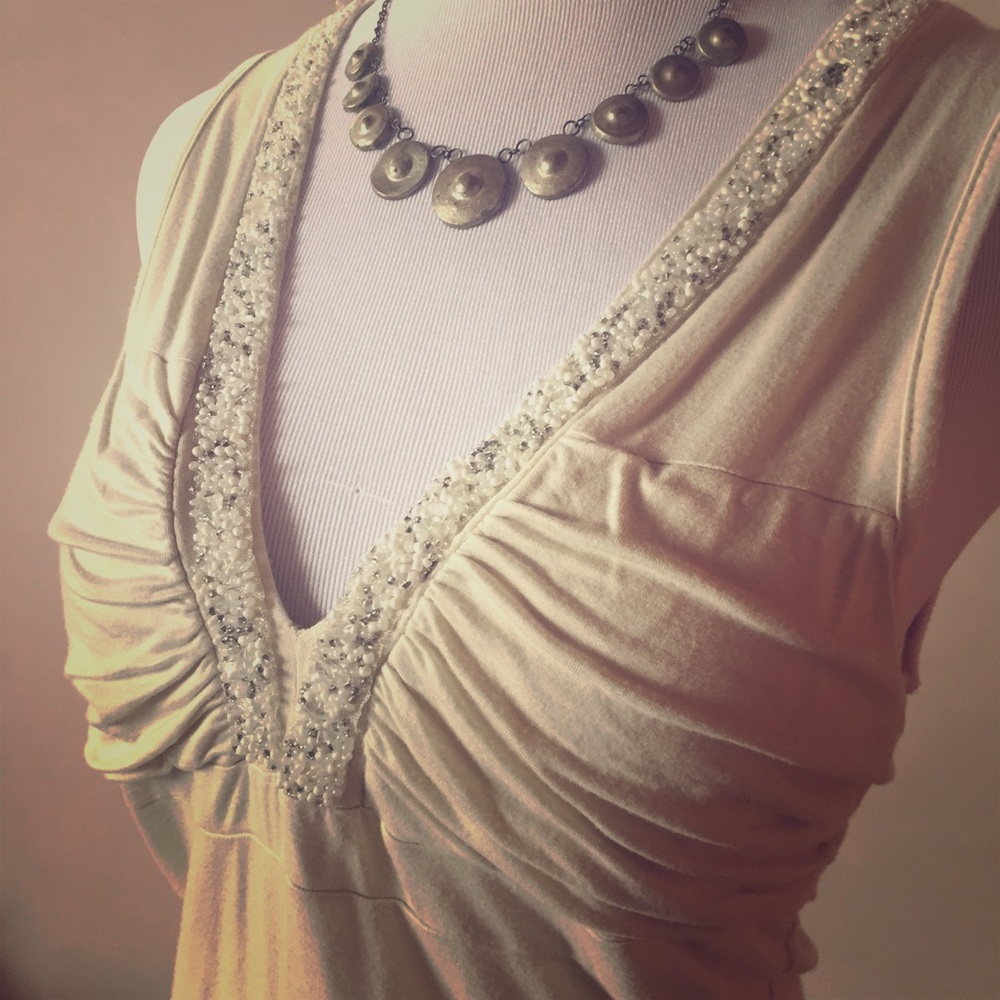 Sleeveless knit top with beads