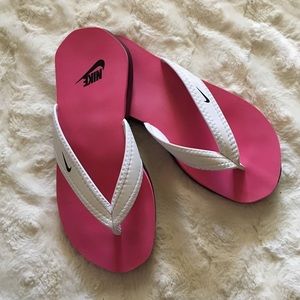 NWOT Nike Flip Flops🌿