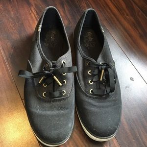 Taylor swift black sneaky cat keds